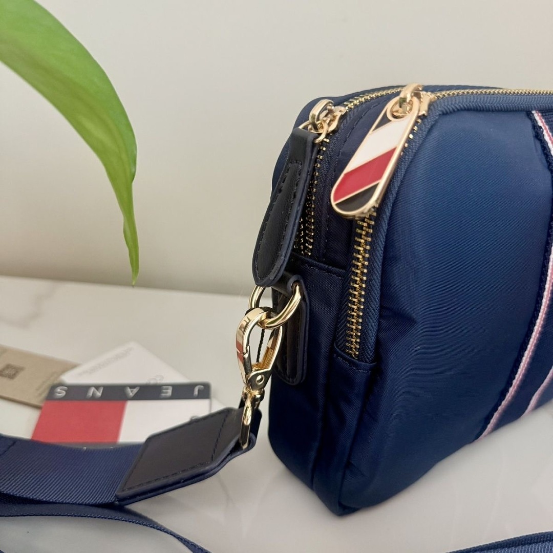 Tommy Hilfiger Popette Global Stripe Crossbody Camera · WT24587 — תמונה 7