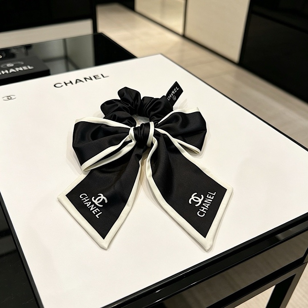 Chanel Silk Bow Hair Scrunchie · WC26989 — תמונה 3