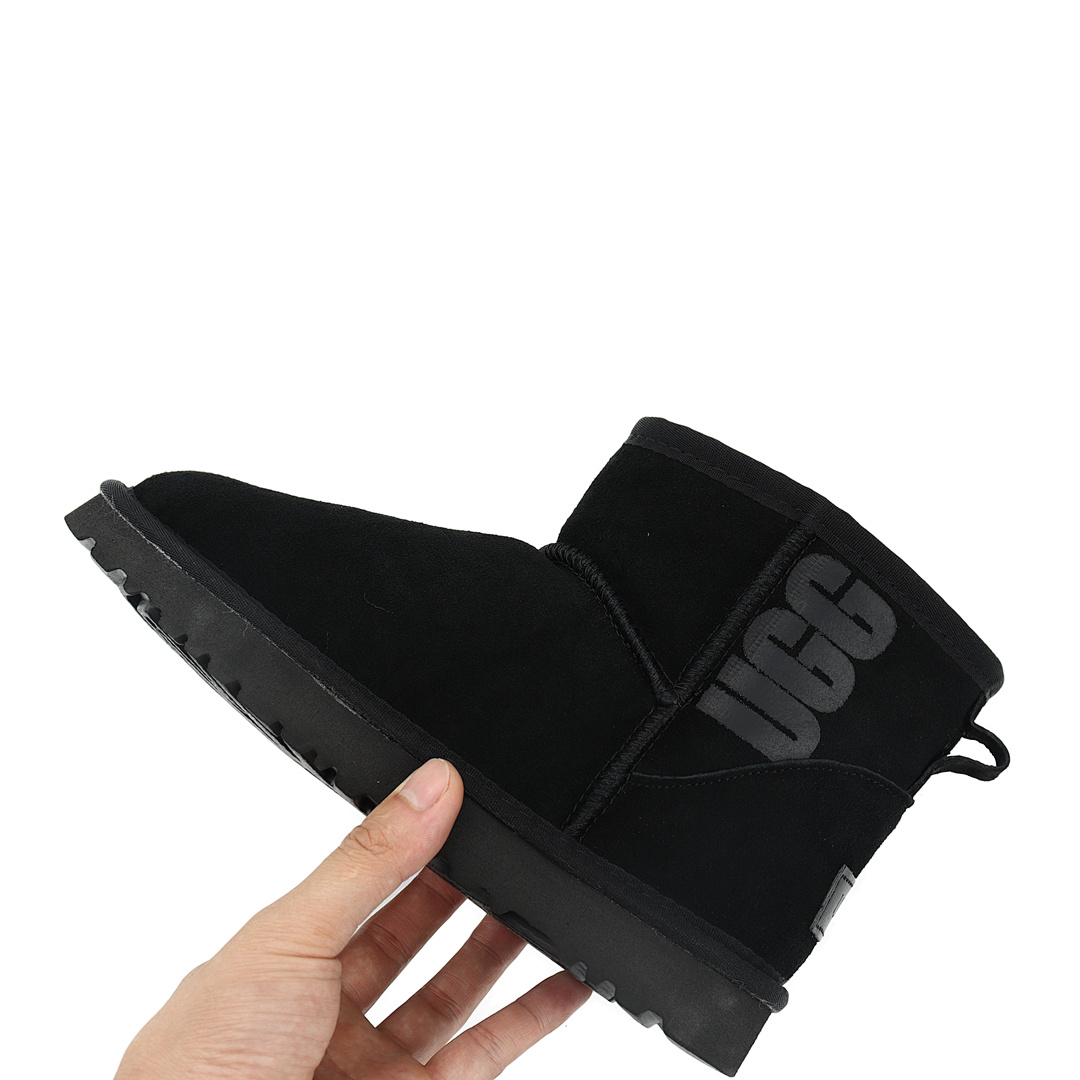 UGG Classic Mini Rubber Logo Boot · UU58544 — תמונה 6