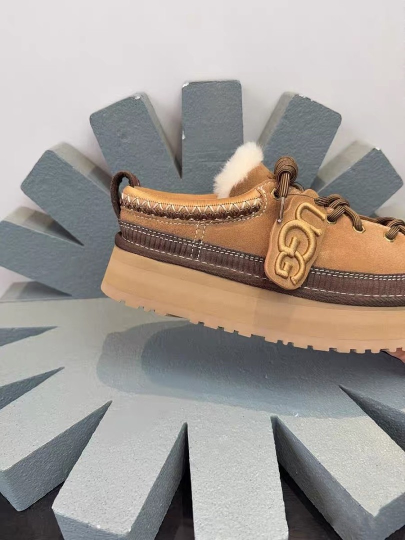 UGG Heritage Lace-Up Slipper · UU33551 — תמונה 9