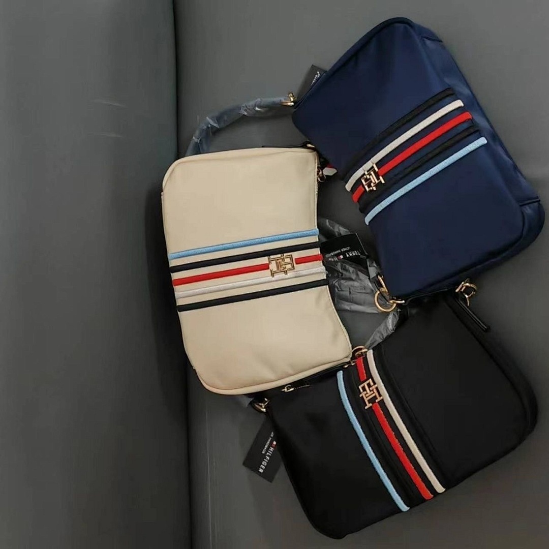 Tommy Hilfiger Signature Stripe Crossbody Bag · WT35809 — תמונה 9