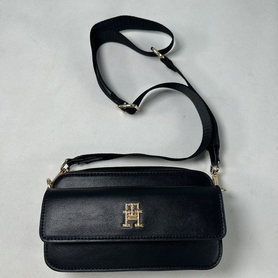 Tommy Hilfiger Monogram Pebbled Crossbody Bag · WT35870 — תמונה 7