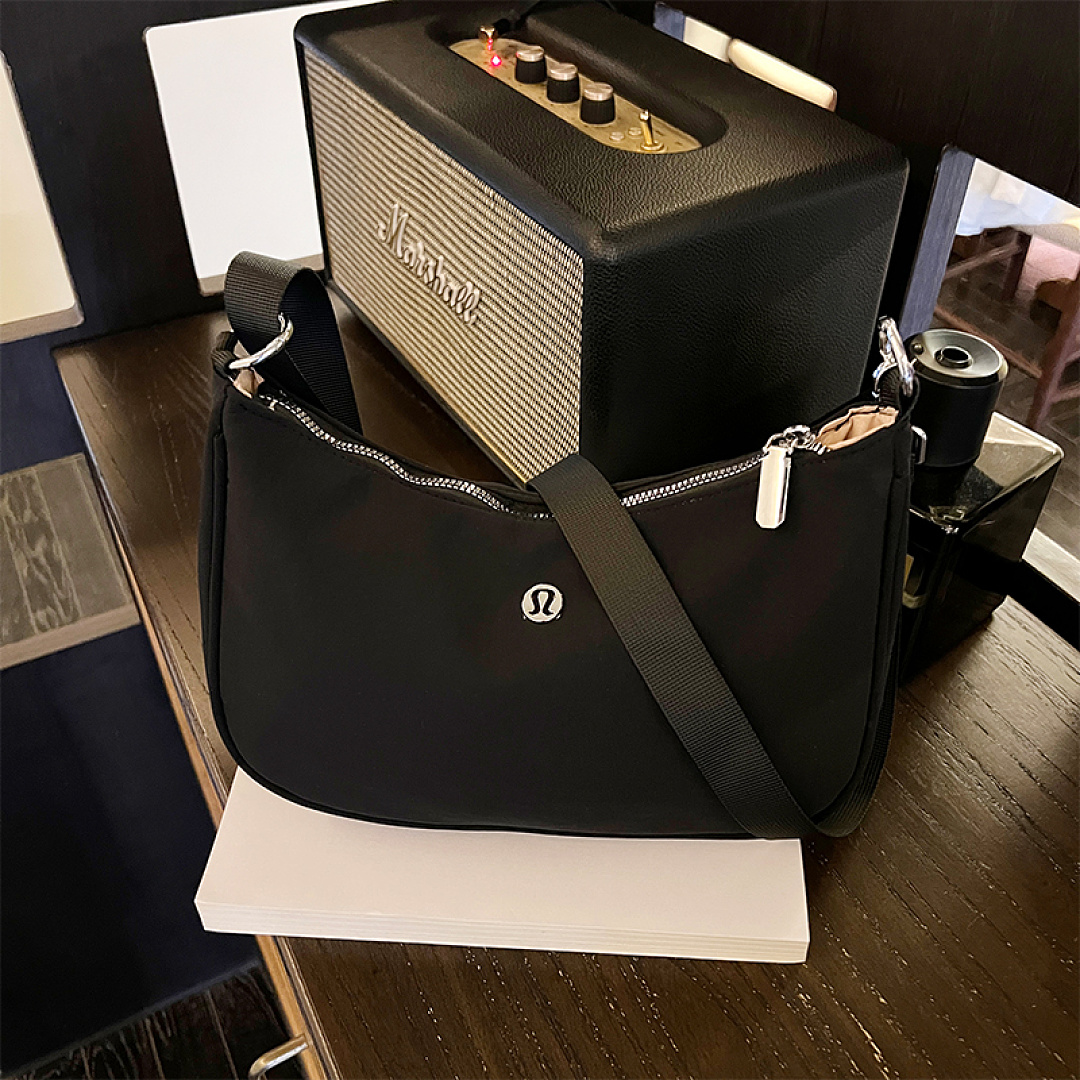Lululemon City Essentials Shoulder Bag · DL9328 — תמונה 14