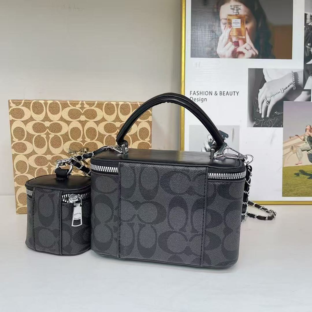 Coach Cosmetic Case In Signature Canvas · EC2092 — תמונה 15