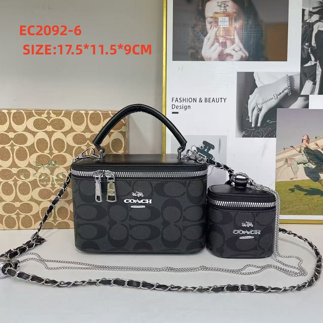 Coach Cosmetic Case In Signature Canvas · EC2092 — תמונה 2