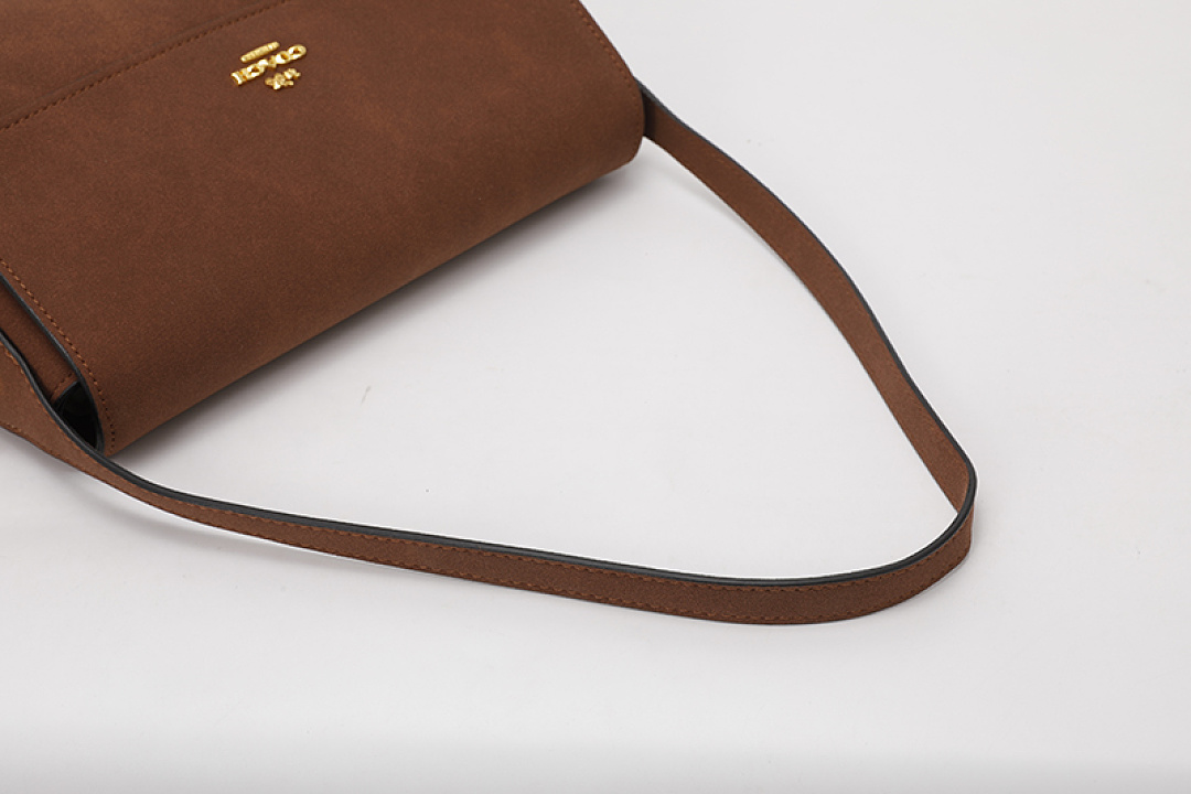 Coach Etta Small Flap Shoulder Bag · EC16638 — תמונה 45