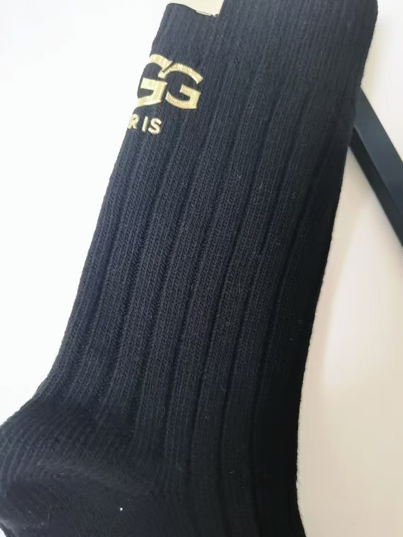 UGG Rib Knit Slouchy Crew Socks · WU32599 — תמונה 7