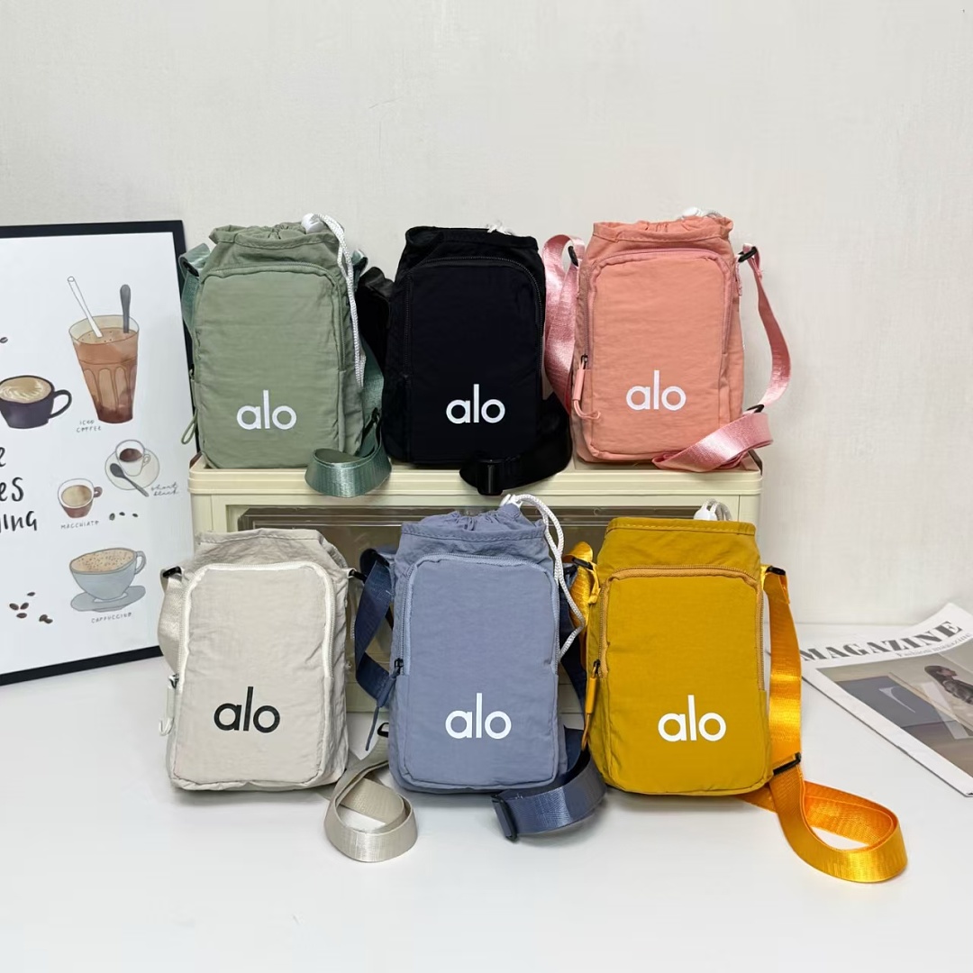Alo Yoga Odyssey Sling Bag · EA5113