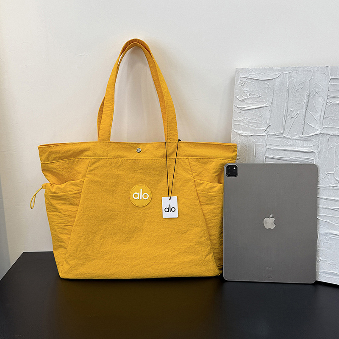 Alo Aura Universal Tote · WA57416 — תמונה 16