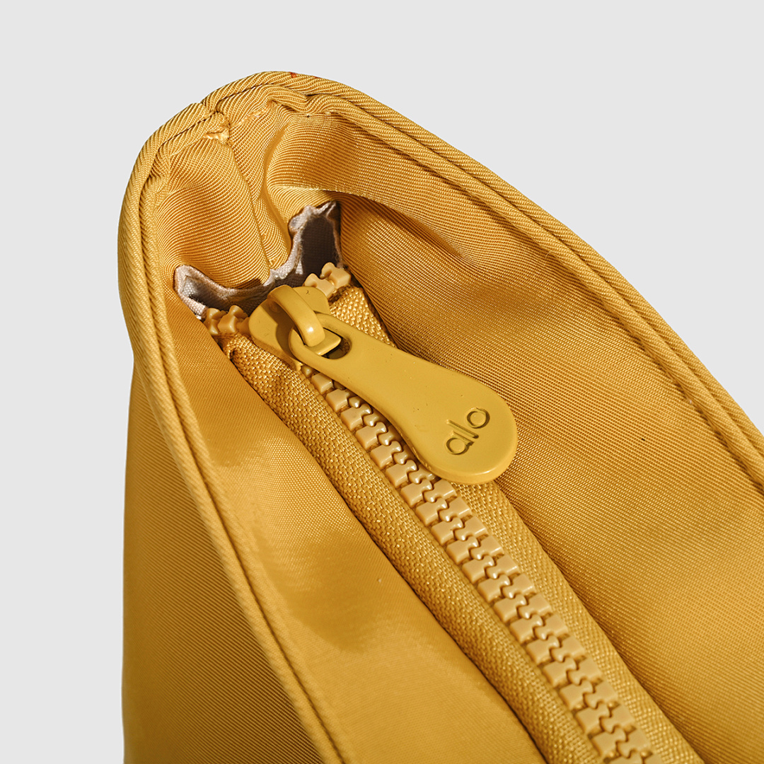 Alo Iconic Studio Tote · WA8134 — תמונה 15