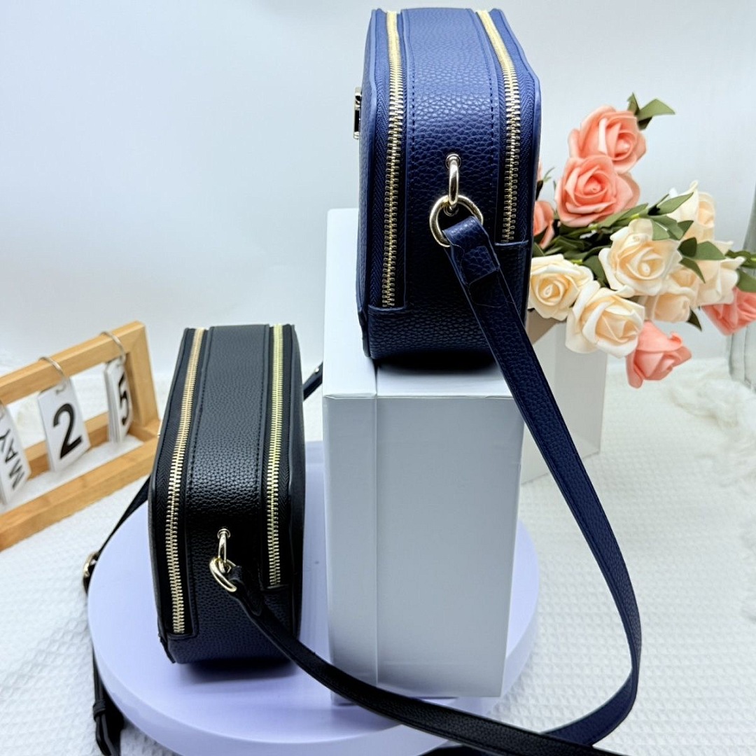 Tommy Hilfiger Signature Stripe Crossbody Bag · WT56241 — תמונה 9