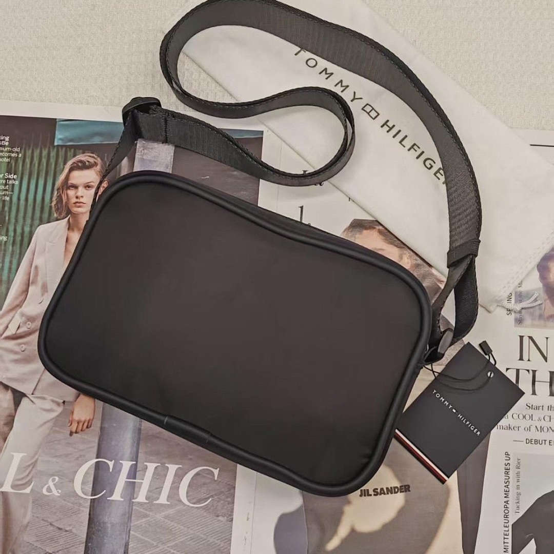 Tommy Hilfiger Metal Logo Crossbody Reporter Bag · WT24615 — תמונה 11