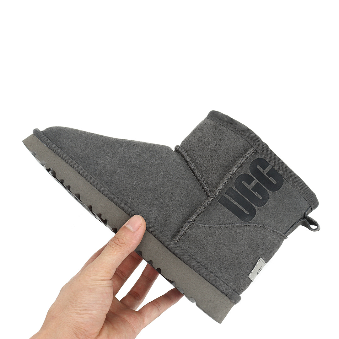 UGG Classic Mini Rubber Logo Boot · UU58544 — תמונה 5