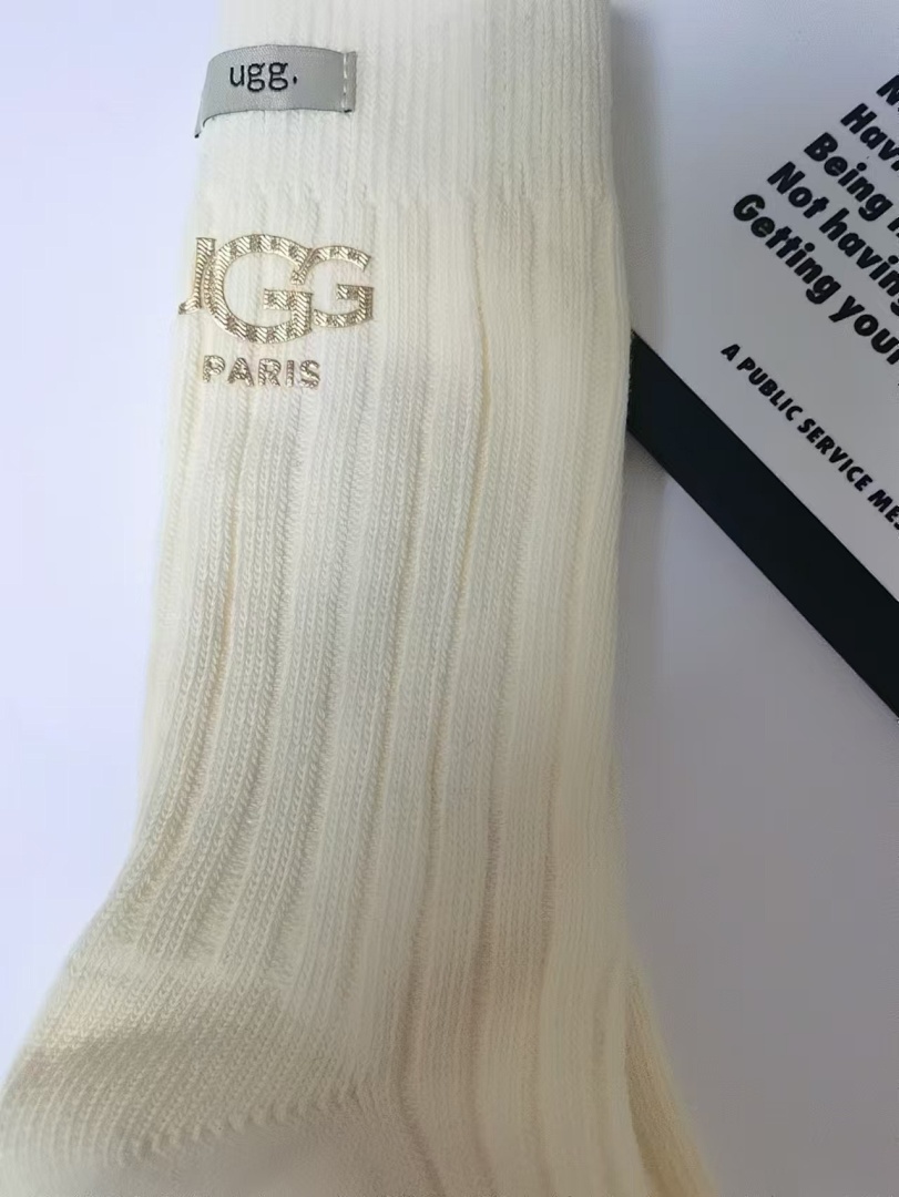 UGG Rib Knit Slouchy Crew Socks · WU32599 — תמונה 9