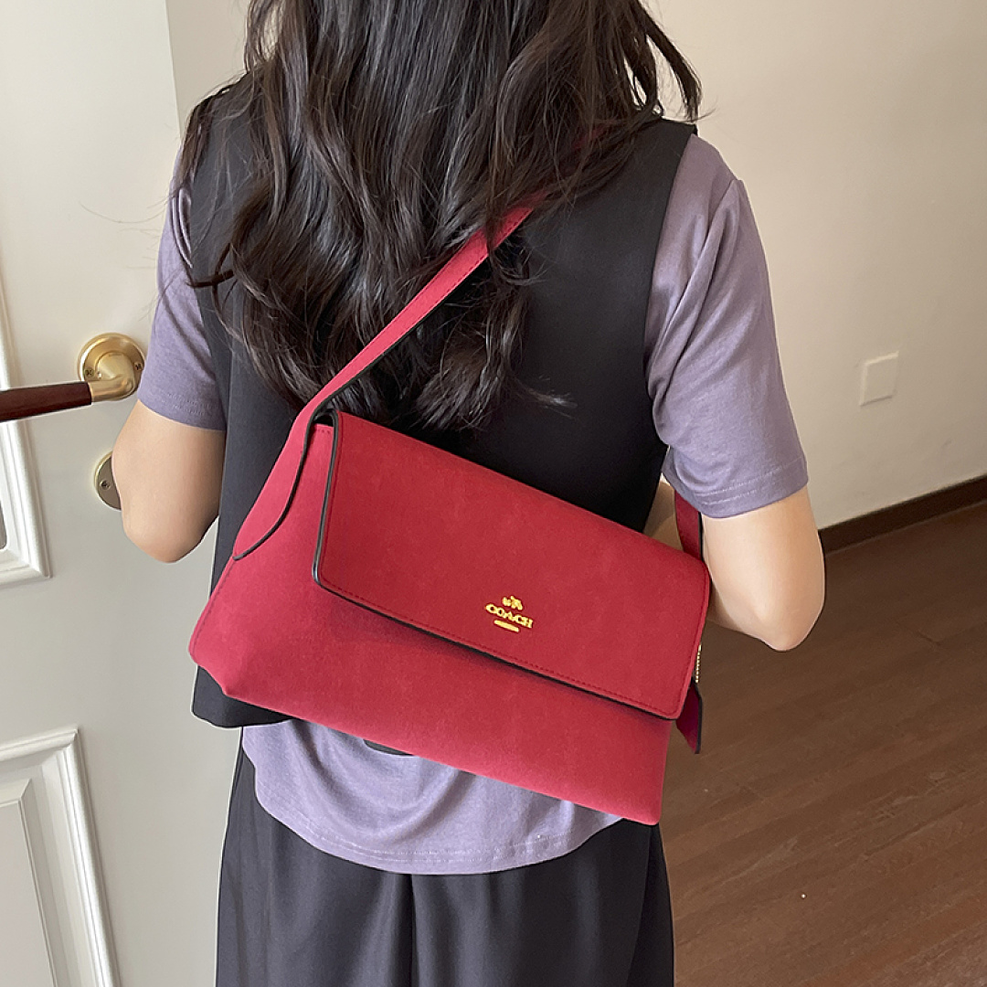 Coach Etta Small Flap Shoulder Bag · EC16638 — תמונה 11