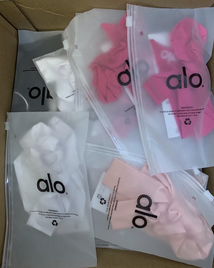 Alo Yoga Love Knots Tie Scrunchie · WA48363 — תמונה 10