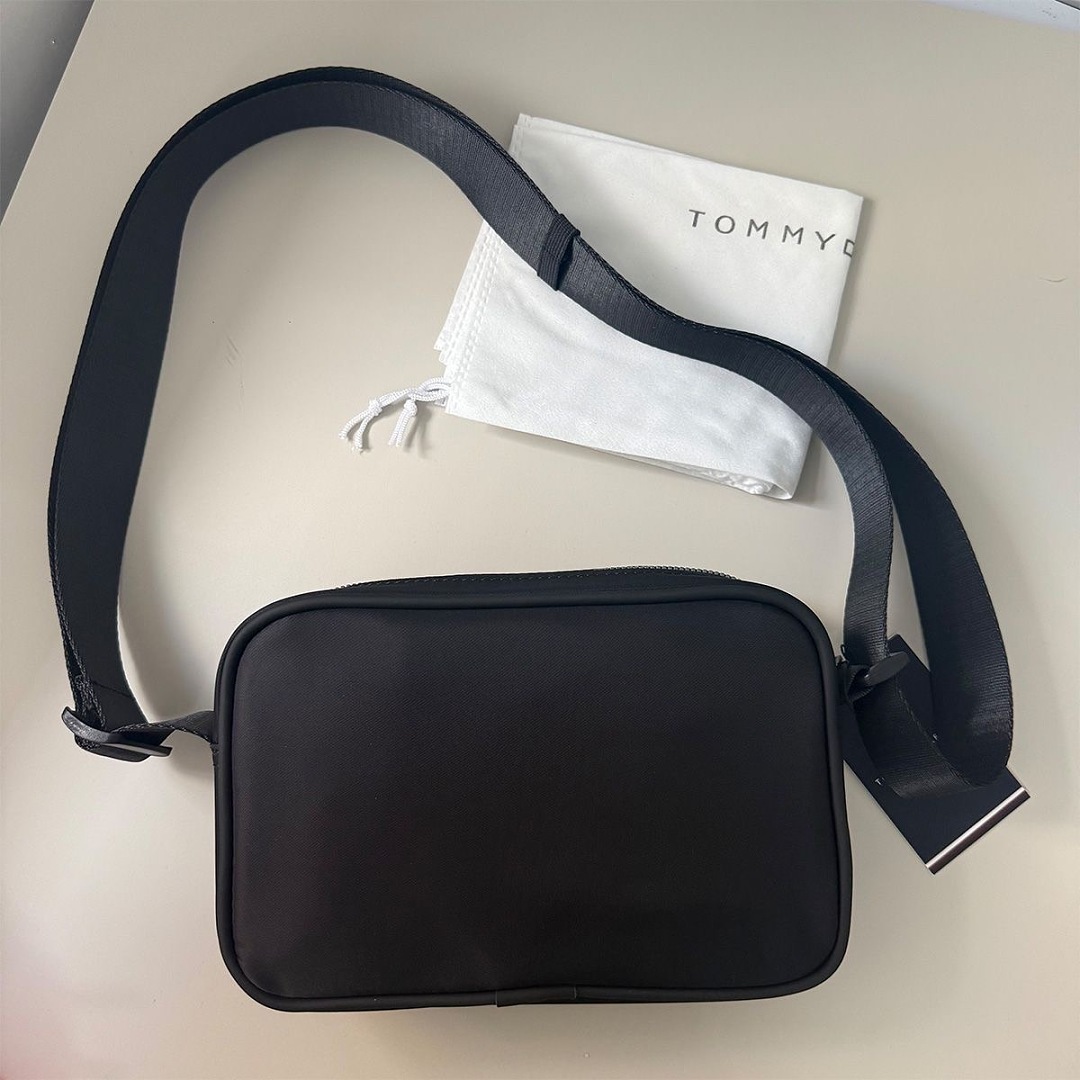 Tommy Hilfiger Metal Logo Crossbody Reporter Bag · WT24615 — תמונה 4