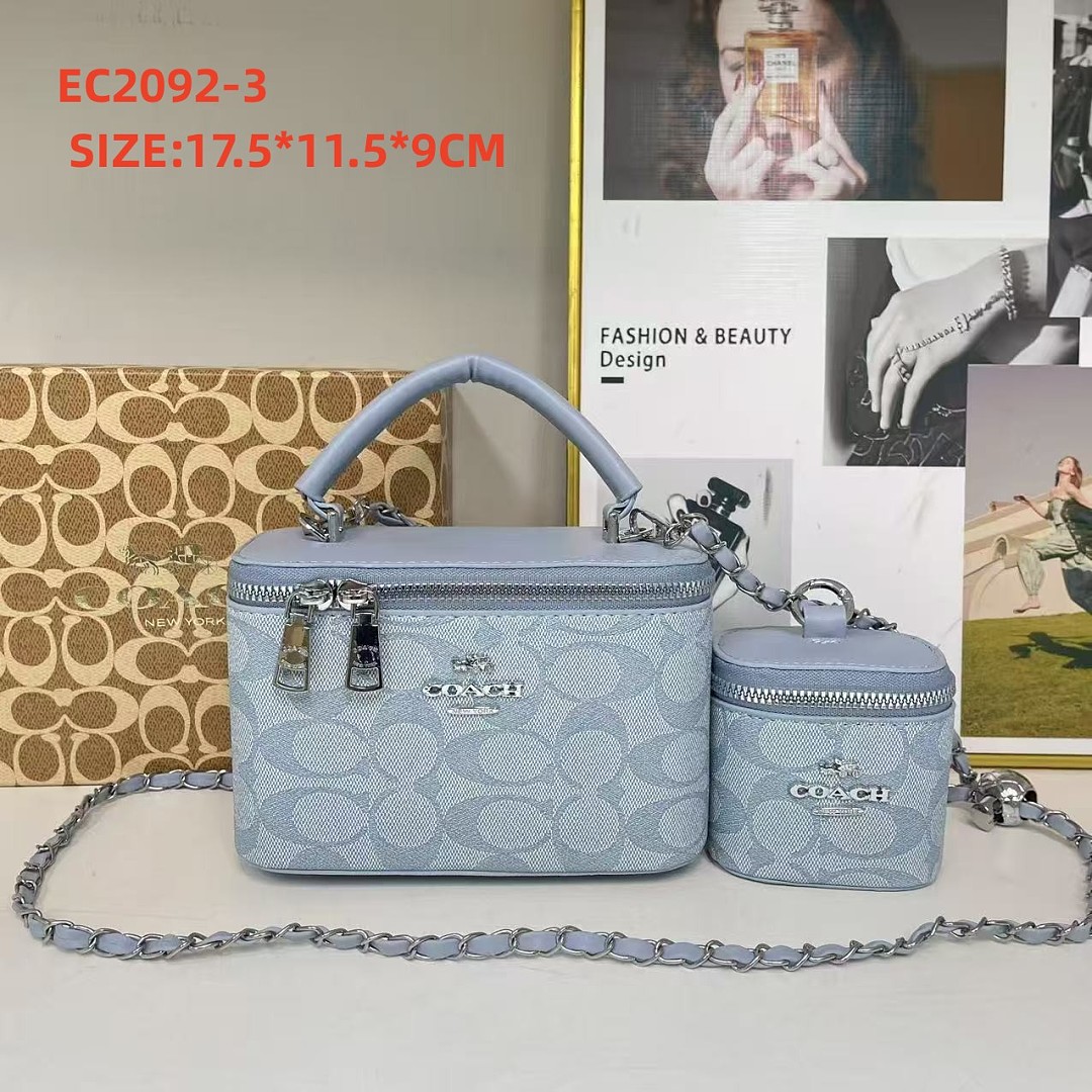 Coach Cosmetic Case In Signature Canvas · EC2092 — תמונה 5