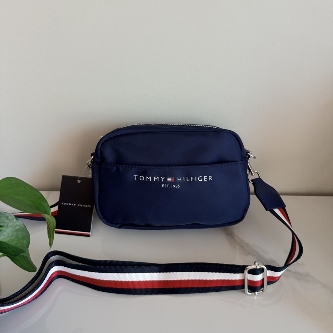 Tommy Hilfiger Logo Tape Strap Camera Bag · WT17693