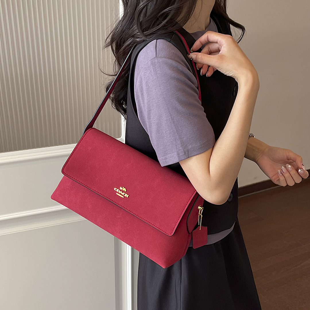 Coach Etta Small Flap Shoulder Bag · EC16638 — תמונה 13