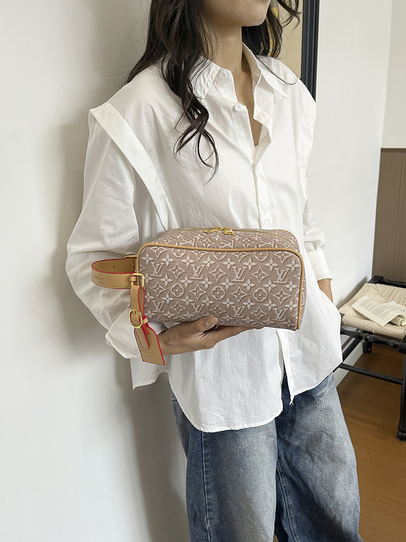Louis Vuitton Pochette Cosmétique PM · EL6668 — תמונה 33