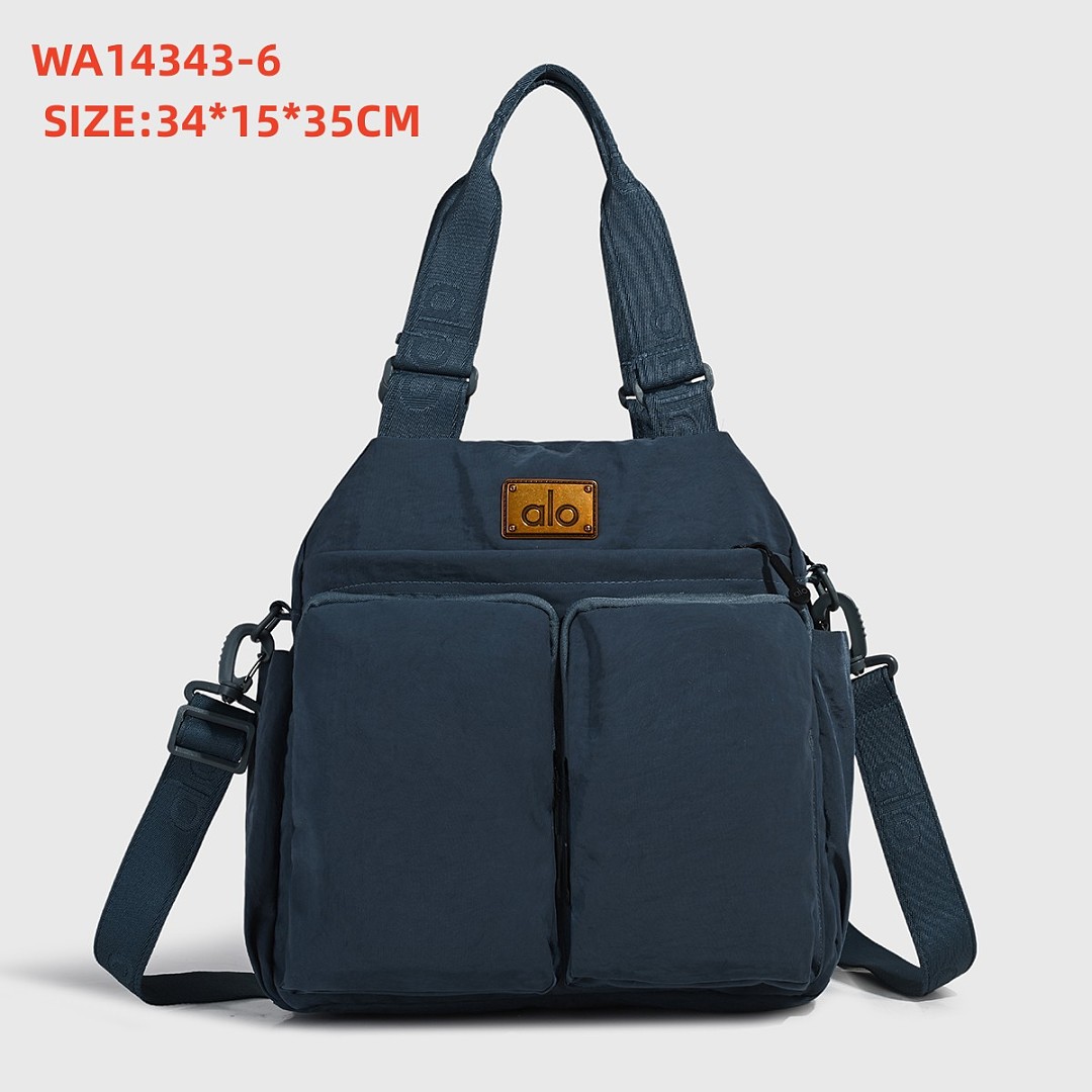 Alo Yoga Studio Utility Carryall Tote · WA14343