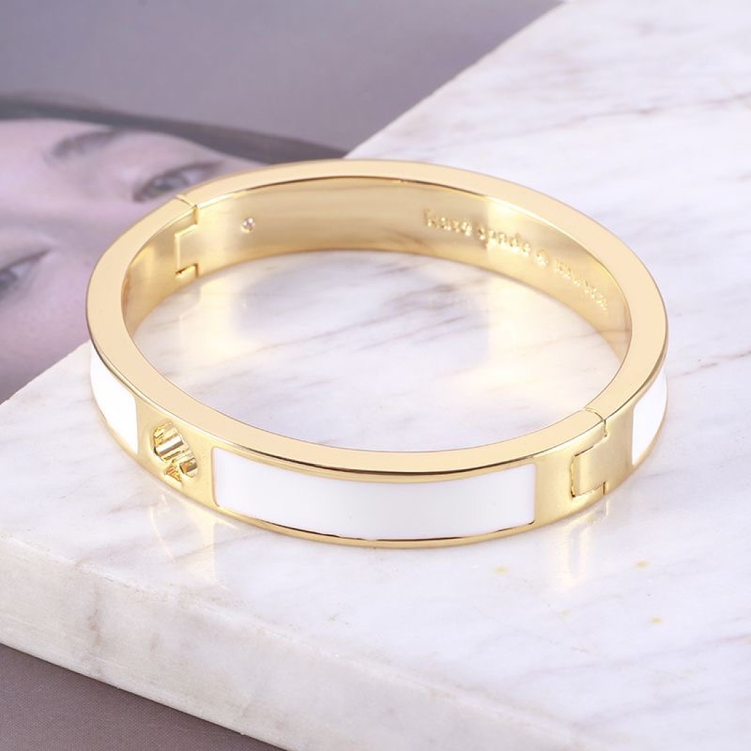 Kate Spade Hole Punch Spade Hinge Bangle · WK27409 — תמונה 7