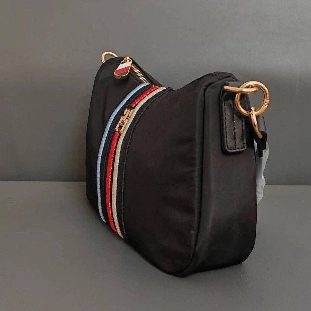 Tommy Hilfiger Signature Stripe Crossbody Bag · WT35809 — תמונה 8