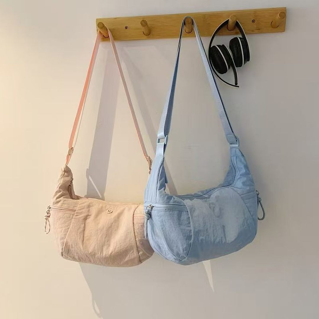 Lululemon Slouchy Sling Bag · EL2637 — תמונה 4