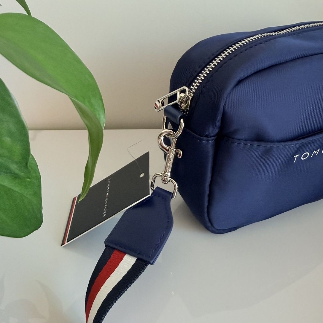 Tommy Hilfiger Logo Tape Strap Camera Bag · WT17693 — תמונה 8