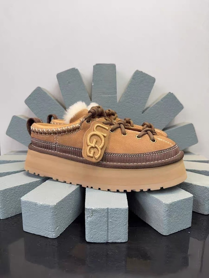UGG Heritage Lace-Up Slipper · UU33551 — תמונה 13