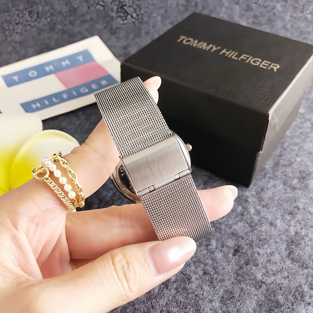 Tommy Hilfiger 32MM Monochrome Mesh Bracelet Watch · WT21400 — תמונה 9