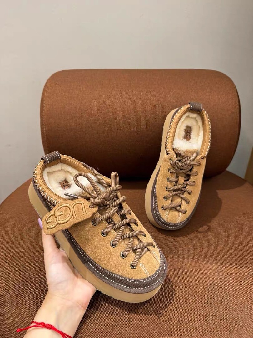 UGG Heritage Lace-Up Slipper · UU33551 — תמונה 20