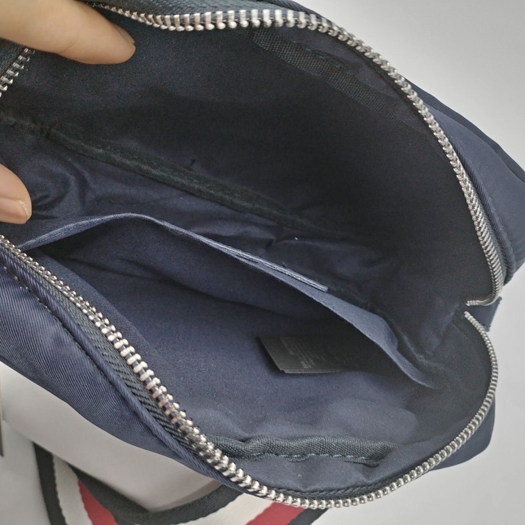 Tommy Hilfiger Logo Tape Strap Camera Bag · WT17693 — תמונה 13