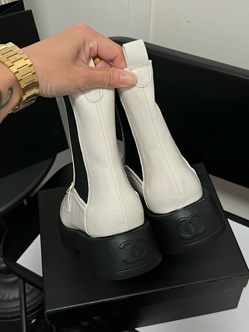 Chanel Cap Toe CC Ankle Boots · WC22862 — תמונה 16