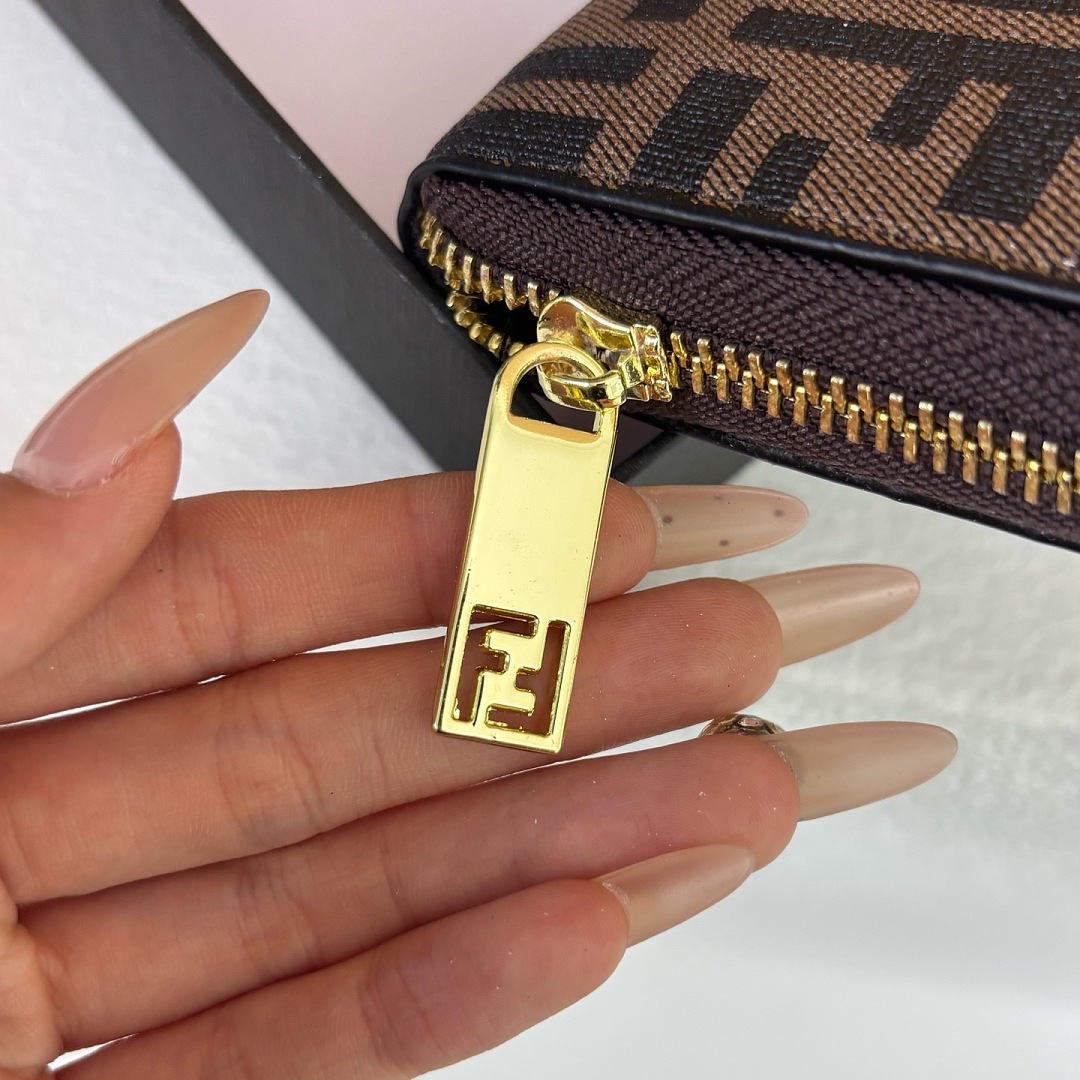Fendi FF Squared Zip-Around · EF46621 — תמונה 9