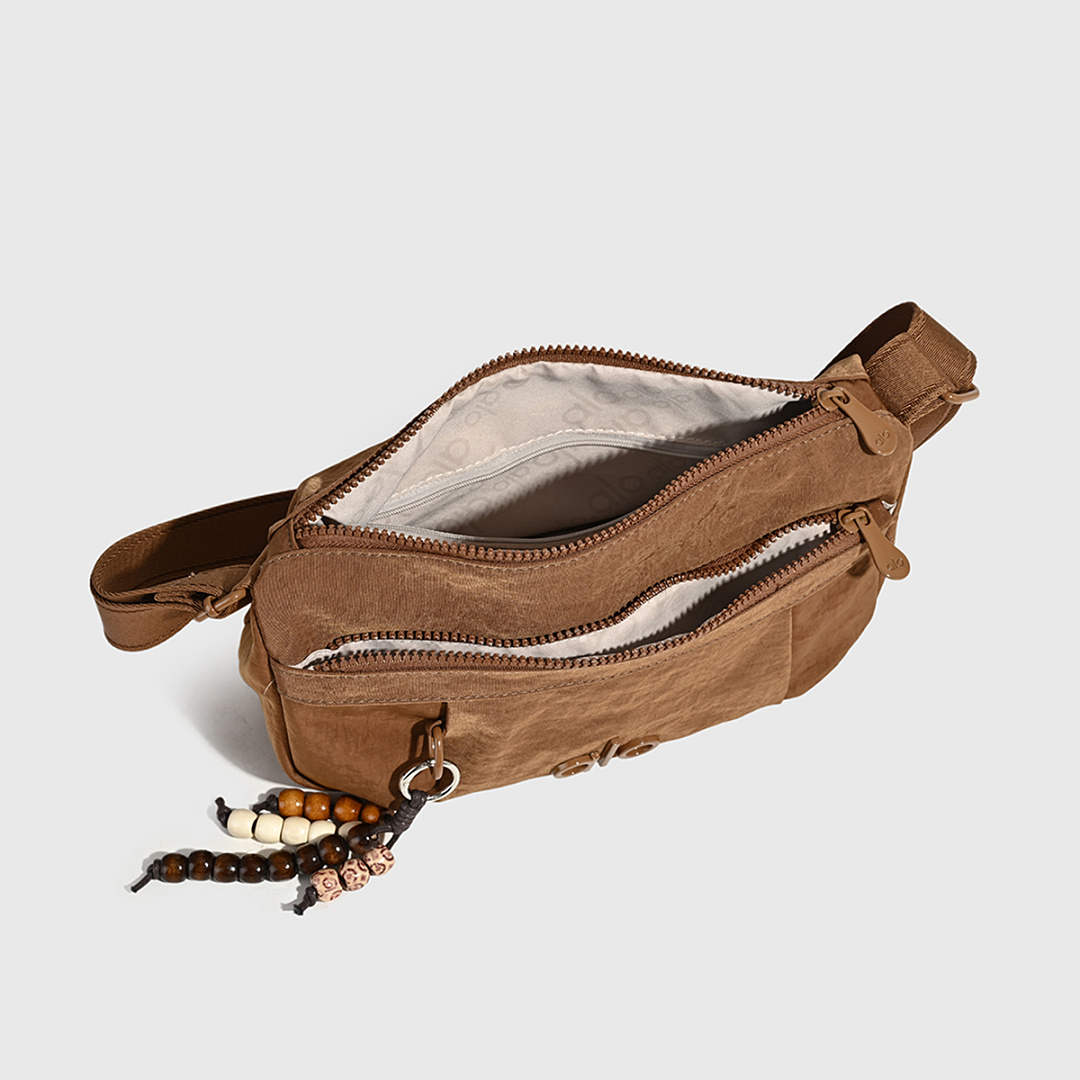 Alo Yoga Explorer Fanny Pack · WA12130 — תמונה 17