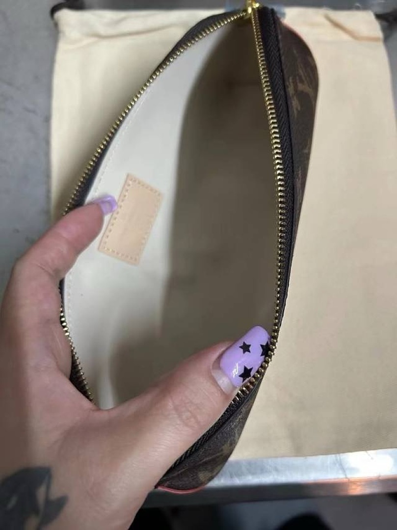 Louis Vuitton Charlotte Pencil Pouch · WL20587 — תמונה 4