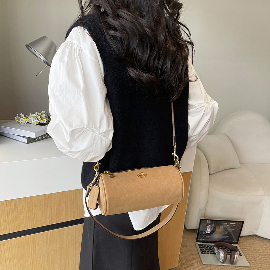 Coach Nolita Barrel Bag · EC6661 — תמונה 15