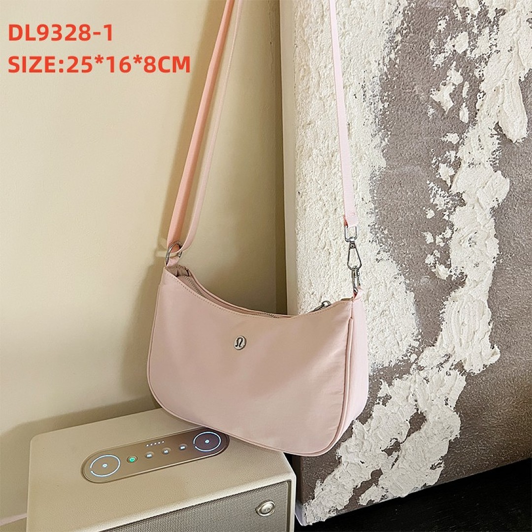 Lululemon City Essentials Shoulder Bag · DL9328