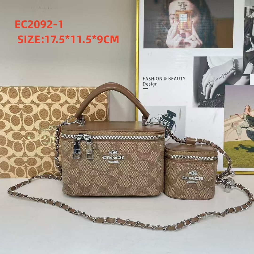Coach Cosmetic Case In Signature Canvas · EC2092 — תמונה 7
