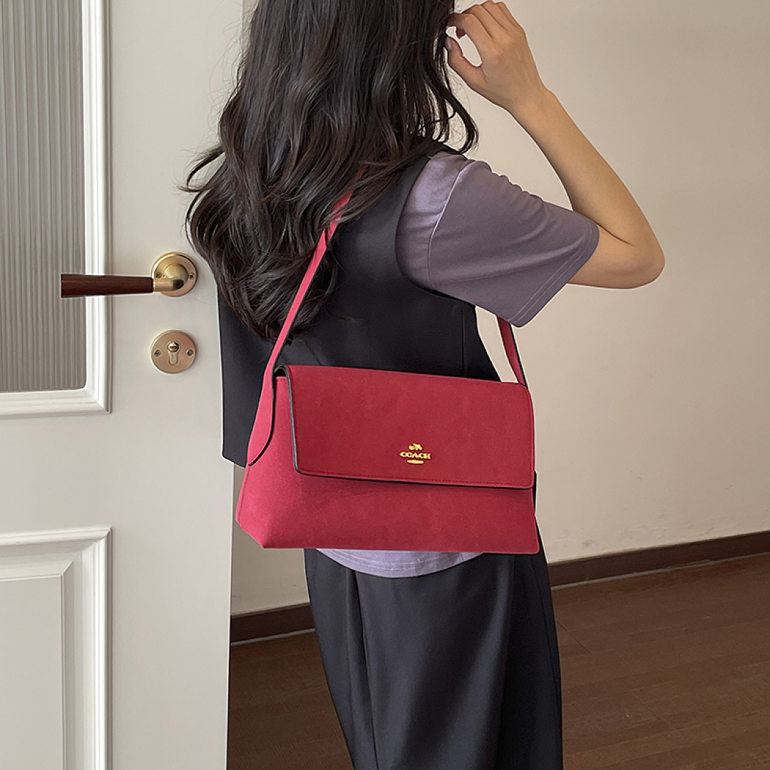Coach Etta Small Flap Shoulder Bag · EC16638 — תמונה 10