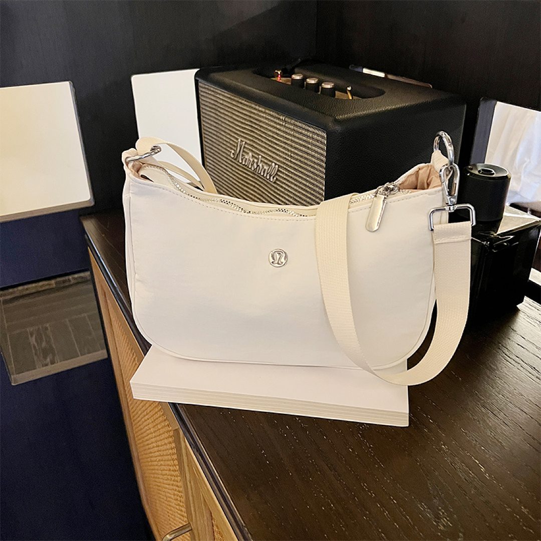 Lululemon City Essentials Shoulder Bag · DL9328 — תמונה 12