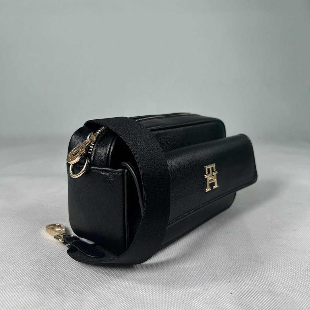 Tommy Hilfiger Monogram Pebbled Crossbody Bag · WT35870 — תמונה 9
