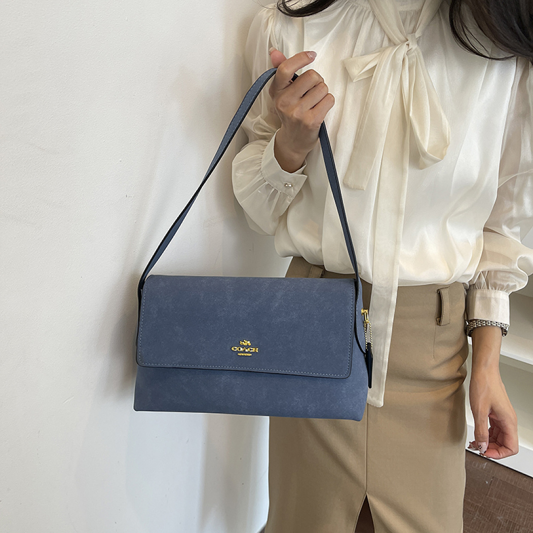 Coach Etta Small Flap Shoulder Bag · EC16638 — תמונה 33