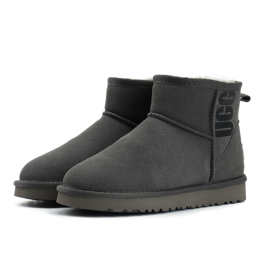 UGG Classic Mini Rubber Logo Boot · UU58544 — תמונה 10