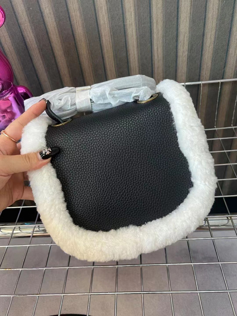 UGG Heritage Crossbody · WU29833 — תמונה 30