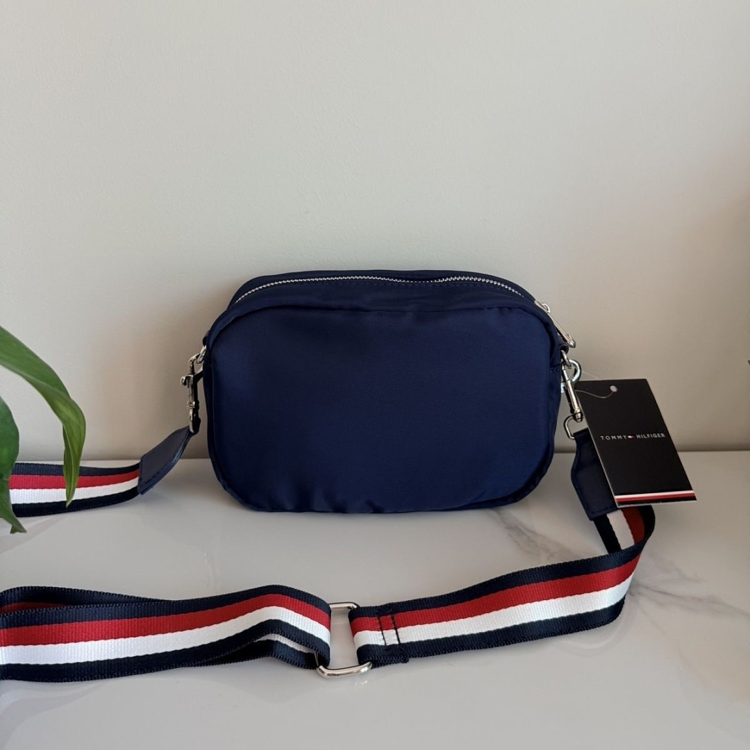 Tommy Hilfiger Logo Tape Strap Camera Bag · WT17693 — תמונה 6