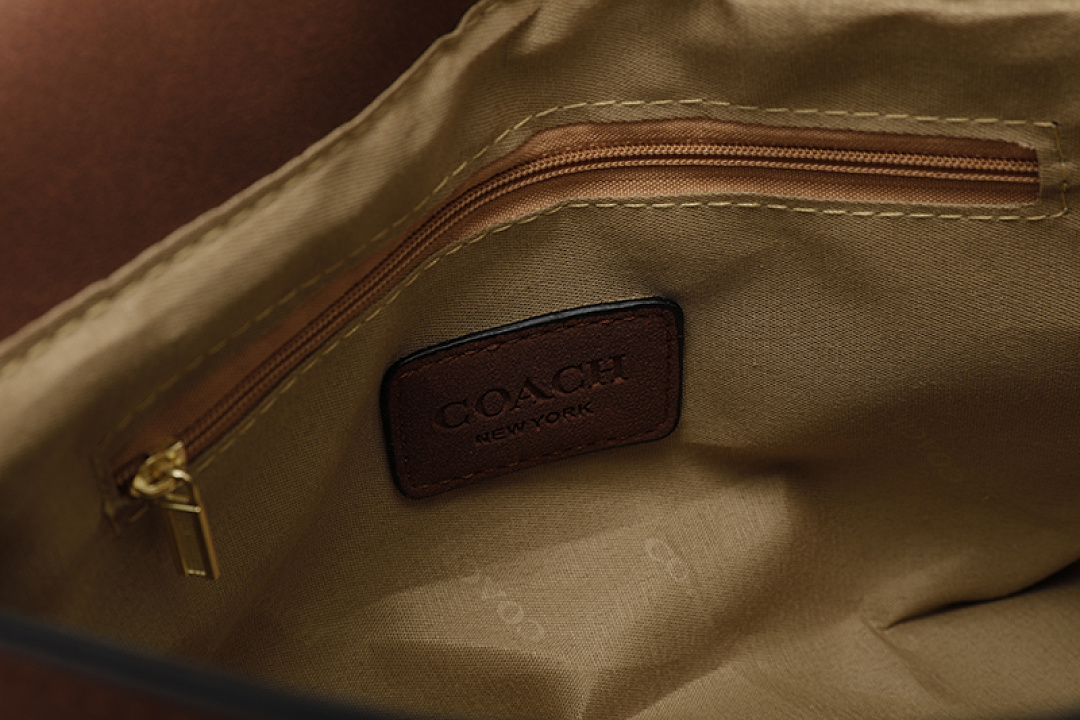 Coach Etta Small Flap Shoulder Bag · EC16638 — תמונה 6