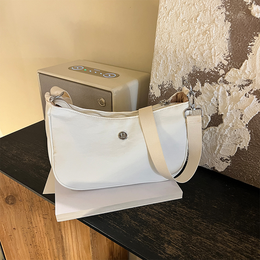 Lululemon City Essentials Shoulder Bag · DL9328 — תמונה 26
